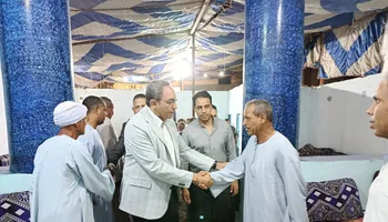 محافظ قنا يقدم واجب العزاء في شهيد العمل بقرية المراشدة