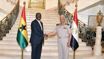 الفريق أول عبد المجيد صقر يلتقي القائم بأعمال وزير دفاع غانا