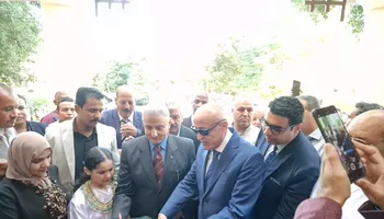 الافتتاح