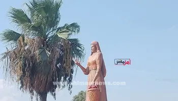 تمثال ملكة الفراولة بالإسماعيلية 