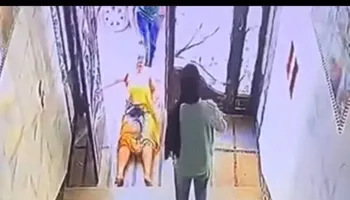 زوج يسحل ويخطف طليقته 