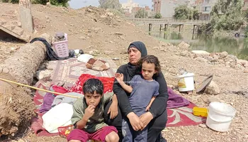 سماح تفترش الشارع 