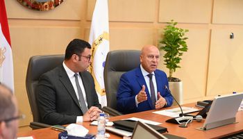وزيرا الصناعة والاسكان
