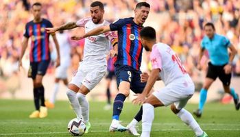 برشلونة وإشبيلية 