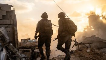 جندي إسرائيلي يضرم النار في نفسه