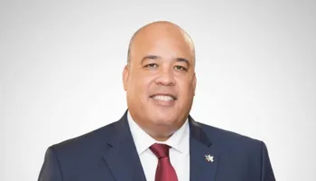 أيمن العشري 