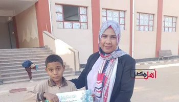 اثناء تكريم الطالب 