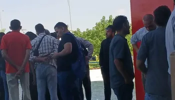 احتجاج عمال الأهلي