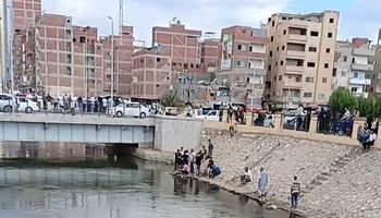 جانب من أعمال البحث عن جثمان الغريق 