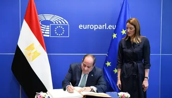 جانب من التوقيع