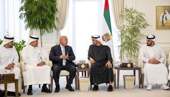 كامل الوزير مع بن زايد 