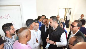نائب وزير الصحة يبحث تطوير المنشآت الطبية بشمال سيناء .. ويتفقد مستشفى الشيخ زويد