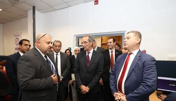 وزير الاتصالات 