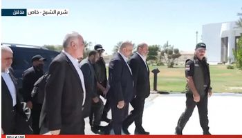 وصول الوفود المشاركة في اللقاءات الخاصة باتفاق غزة