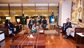 وزير الخارجية خلال زيارته لباكستان 