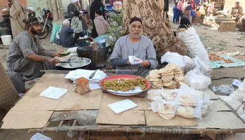 اقدم بائع طعميه 