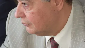 الدكتور أحمد زهدى 