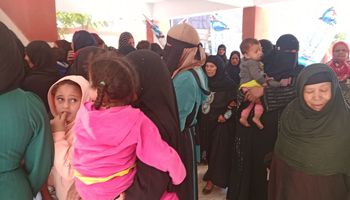 السيدات مع أطفالهن 