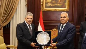 الفريق اسامه ربيع يقدم التهنئة لرئيس مجلس الشيوخ 