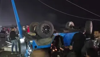 انقلاب سيارة على طريق الكورنيش