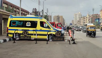 تواجد سيارات الاسعاف أمام اللجان