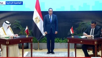 جانب من التوقيع