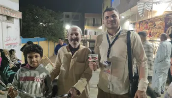 مراسل جريدة أهل مصر مع أحد الناخبين بالعجله