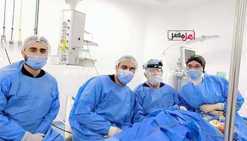 جانب من العملية الجراحية 