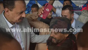 عامل النظافة والمحافظ 