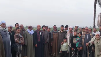 عدد من الفلاحين 