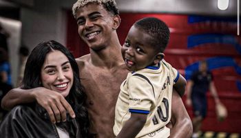 يامال ونيكي نيكول 