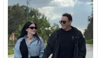 مصطفى قمر وزوجته 