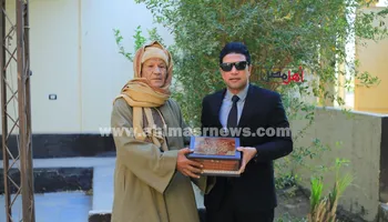 نائب محافظ سوهاج في زيارة لمعلمه بمسقط رأسه بأولاد يحيى بدار السلام 