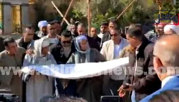 لحظة تقديم القودة 