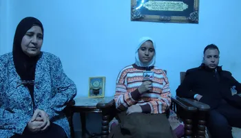 ام خالد والمحامي وابنتها ايه 