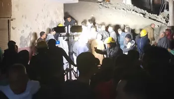 جانب من انهيار المنزل