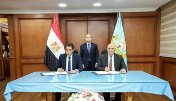 جانب من توقيع الاتفاقية 