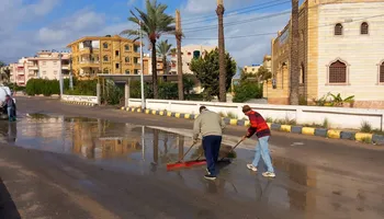 جانب من كسح مياه الأمطار  