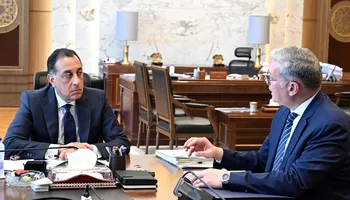 رئيس الوزراء مع وزير البترول 