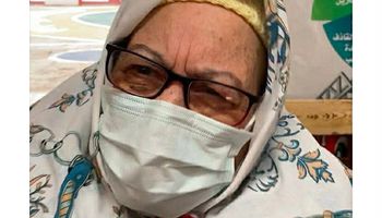 مسنة أمام  لجنتها الانتخابية ببورسعيد: حبيبى يا اللى أنا أنتخبتك ، أمانة عليك يا ابنى راعى المسنين