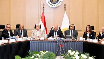 وزير الصناعة والنقل اثنار الاجتماع