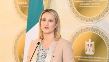 وزيرة الخارجية والدفاع الأيرلندية 