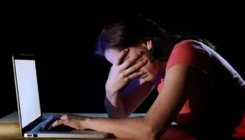 سيدة من منشأة القناطر تستغيث من تهديد ونشر صور خاصة