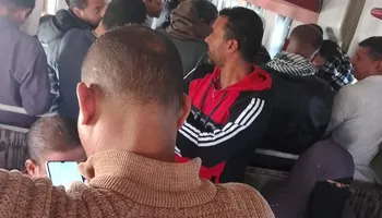 عربات قطار رقم 745 المتجه من الأقصر