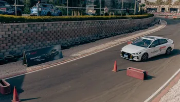 جانب من اختبار تجربة القيادة  