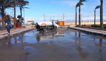 جانب من كسح مياه الأمطار  