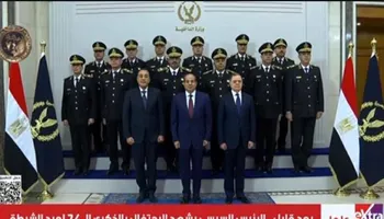 صورة تذكارية في احتفالية عيد الشرطة مع الرئيس السيسي
