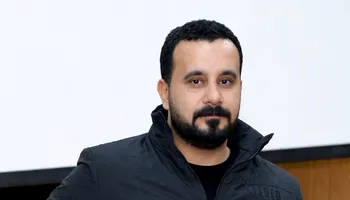 عمرو علي كاتب المقال 