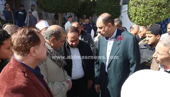 محافظ سوهاج عقب أداء صلاة الجمعة مع المواطنين 