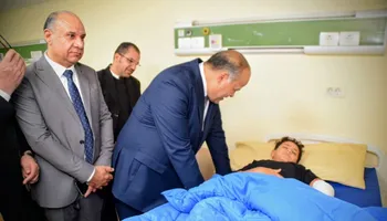 مدير تعليم بورسعيد يطمئن على الطالب آدم بعد تعرضه لحادث